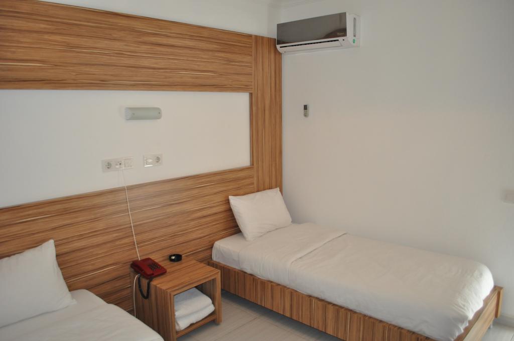 Araucaria Pension Antalia Esterno foto