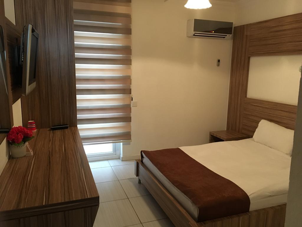 Araucaria Pension Antalia Esterno foto